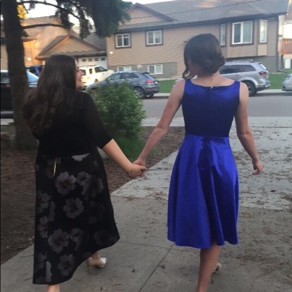 Grad / formal dress - Picture 3 of 4